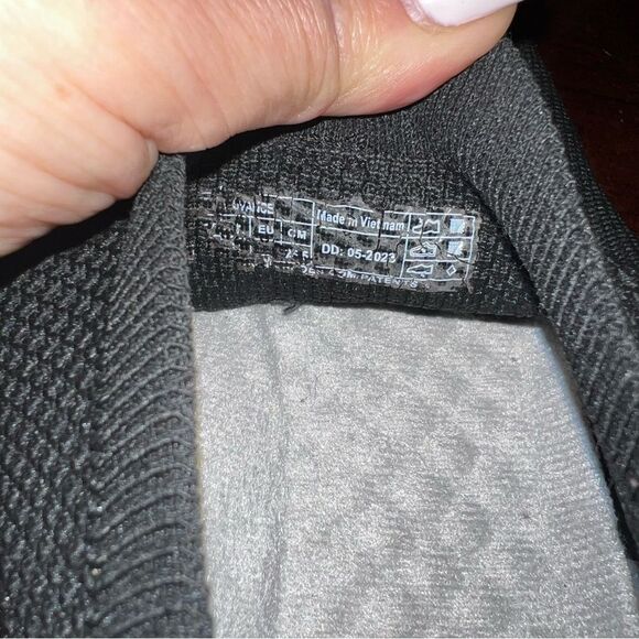 Vionic Black Slip-On Athletic Shoes - Size 9 - Picture 9 of 9